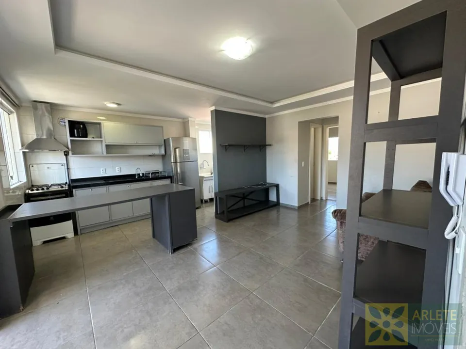 Apartamento com 2 quartos em Balneário Perequê