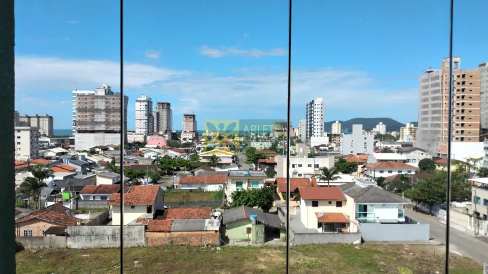 Apartamento com 3 quartos em Balneário Perequê — foto 2